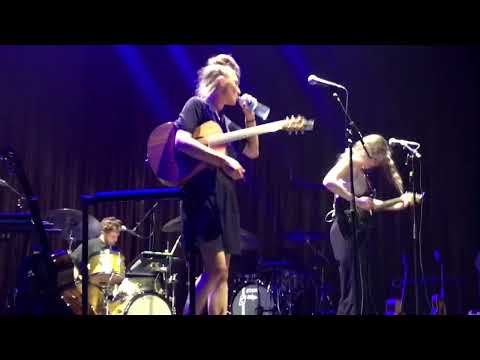 Kids WIth Buns - bad grades (Live @ TivoliVredenburg, Utrecht on May 20, 2022)