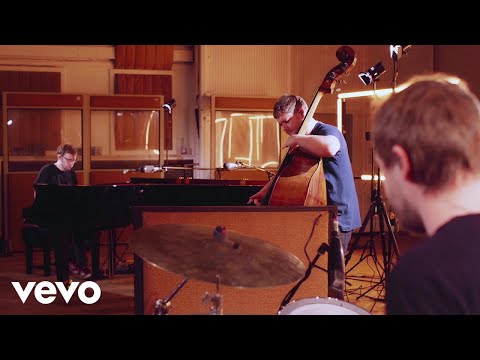 GoGo Penguin - Atomised (Live From Studio 2) online metal music video by GOGO PENGUIN