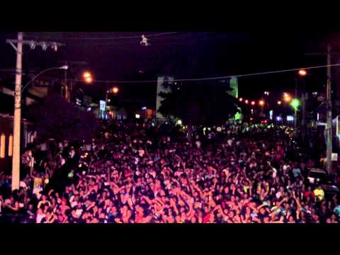 Galera de Minas Gerais cantando com o Batukerê