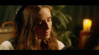 Musik-Video-Miniaturansicht zu Open Your Heart Songtext von Birdy