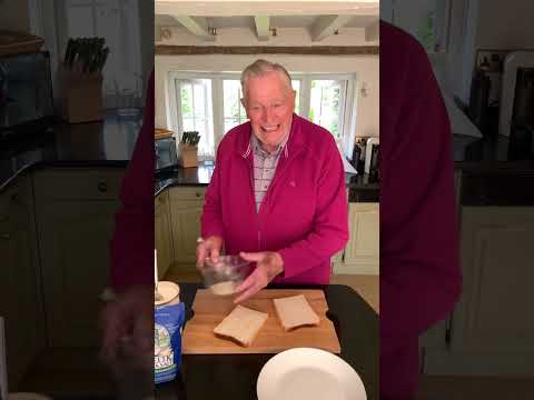 Grandad Joe makes a sandwich from war and food rationing times #oldfashionedcooking #lard #over60