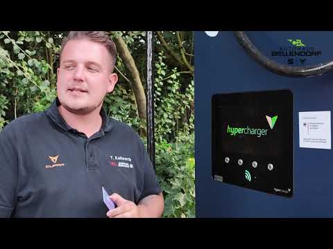 Wie lade ich den CUPRA Born? Einweisung vom CUPRA Master; Laden an öffentlichen Ladesäulen