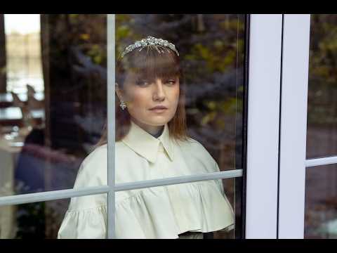 Alexandra Ungureanu - Iubește-mă din văzut 🤍