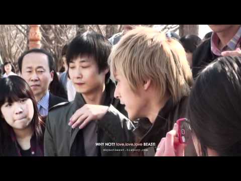 [FANCAM]110412 - BEAST Dongwoon - Leaving CheongJu Univ