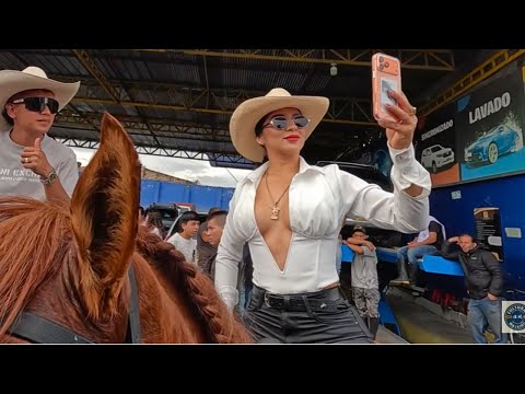🐴STUNNING Parade of Beautiful Women riding horses in Pitalito 🇨🇴 [ Culturas 4K ]
