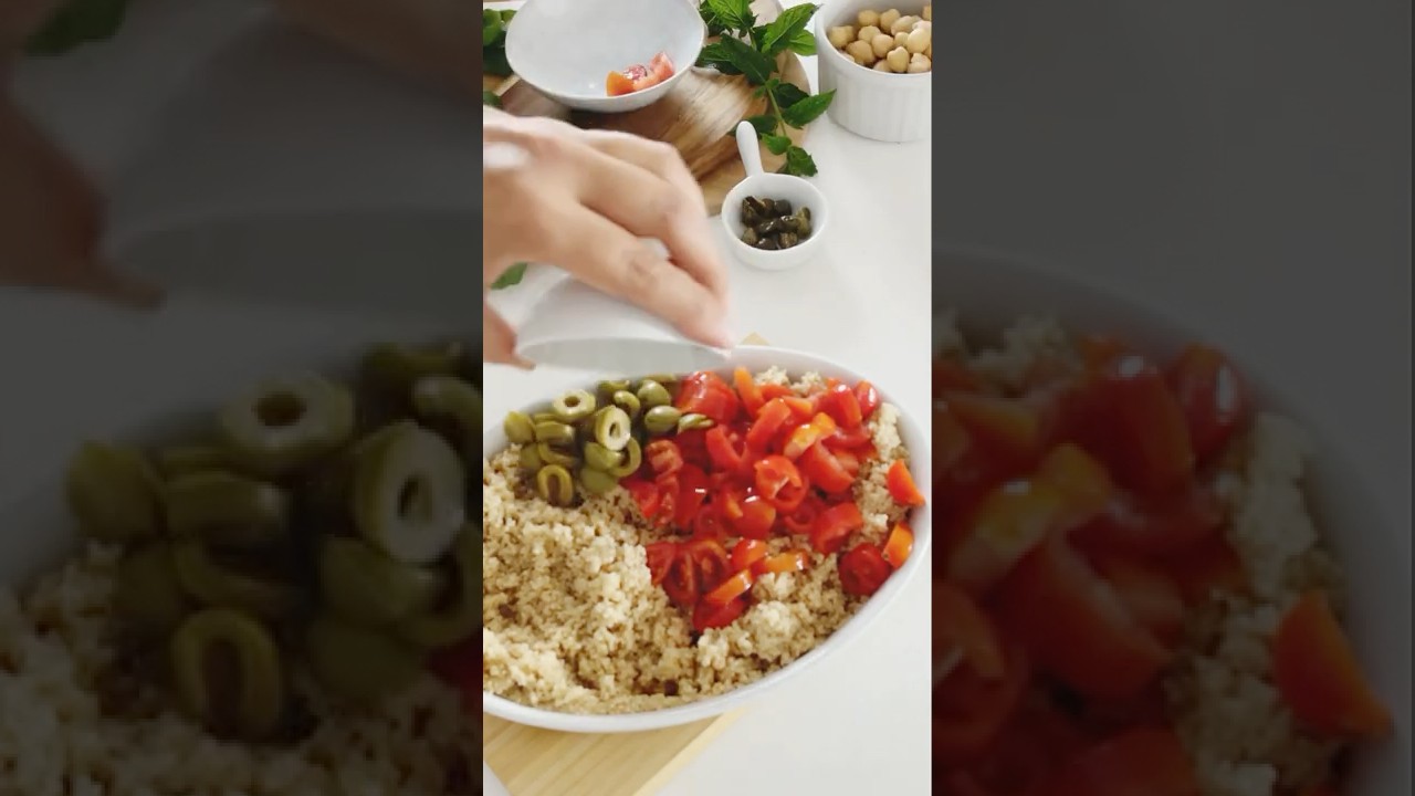 Watch Now Cous cous: come si cucina in acqua fredda in 4 minuti Cous cous: come si cucina in acqua fredda in 4 minuti