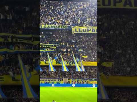 "HOY JUEGA BOCA!! #bocajuniors #elunicogrande #xeneizes #boca #futbol #hinchada #la12 #labombonera" Barra: La 12 &bull; Club: Boca Juniors