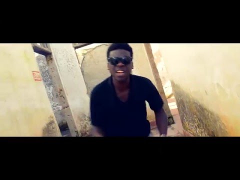 AG Flyzer - Fantasiado de Santo (AK40) (Official Video)