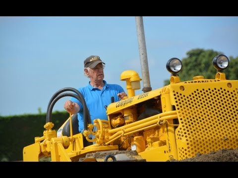 Fully restored 1948 Caterpillar D2 Dozer Pushing dirt in Holland [HD]