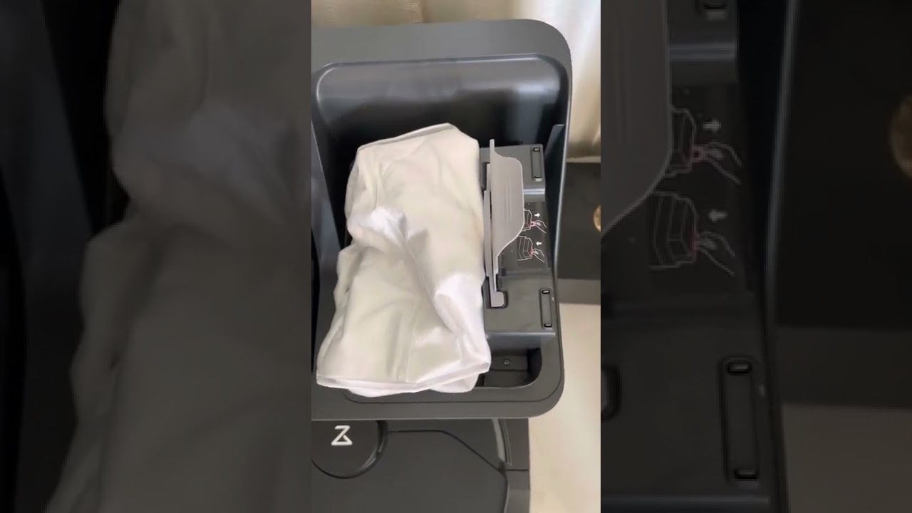 Roborock S7 MaxV Staubbeutel in der Station wechseln