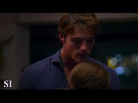 elle and noah kiss // kissing booth 3