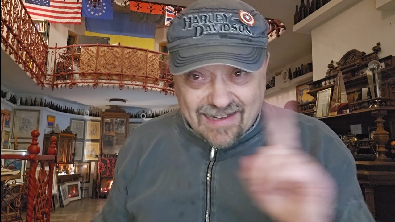 Мир совсем отрампуел, а в России появилась фигура популярнее Путина, может е?