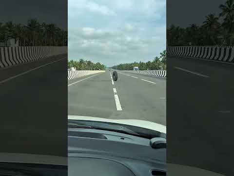 Pneu de Caminhão Destrói Tudo Pelo Caminho! 😱