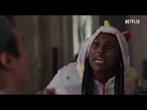 The Lovebirds 2020 official trailer still with main couple in New Orleans street