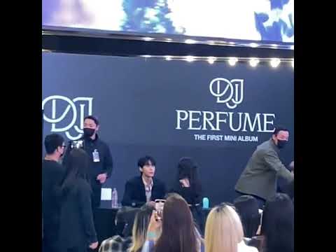 tatapannya doyoung😭🤚🏻#nct#doyoung#dojaejung#nctzen#sijeuni#short