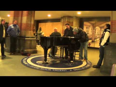 Piano Amsterdam Central Station (Public Piano)