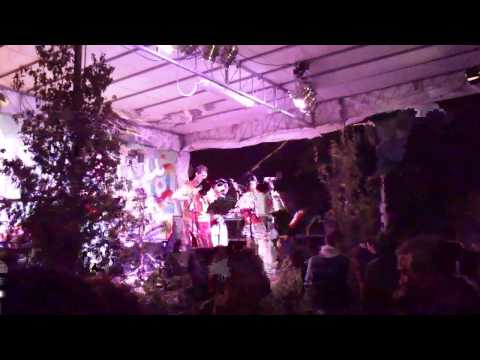 Ansambel Nebojsega - Ona sanja Pariz