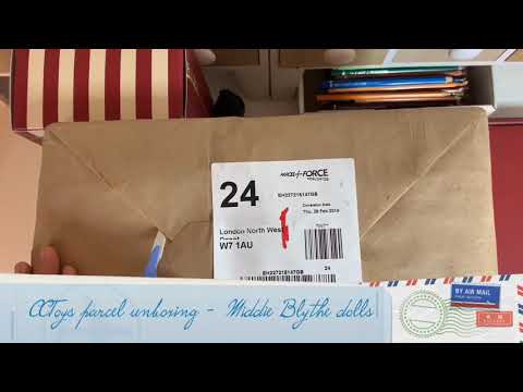 Middie Blythe dolls unboxing video by SplatterGirlUK
