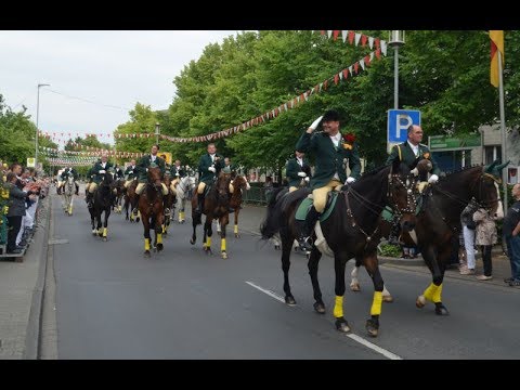 2017 0613 Vorbeimarsch am Rathaus   St Seb Schützen Kaarst  YT