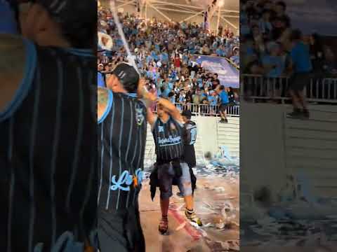 "LA HINCHADA DE LOS DRAGONES CELESTES " Barra: Furia Celeste • Club: Deportes Iquique