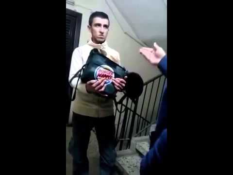 Gariban Paket Servis Elemanını Yorarak BK'yı Protesto Etmek