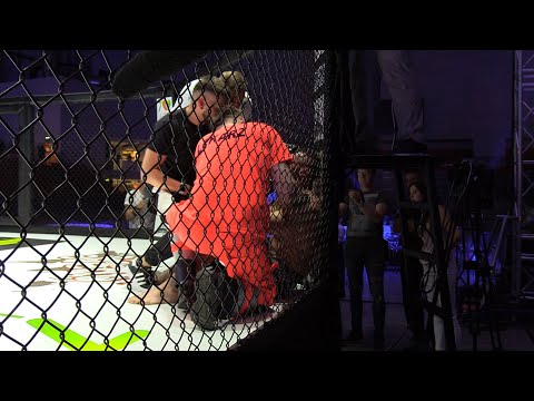 GRZELAK: ZAMIAST ŁOKCIA POSZŁO KOLANO I PRZECIWNIK NIE CHCIAŁ DALEJ WALCZYĆ