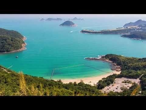 西贡区位于新界东南部沿海，素有“香港后花园”的美誉。区内多山海风光，是旅游与户外休憩活动较为集中的区域，拥有清水湾、吊钟洲等自然美景。