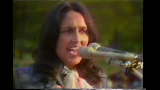 Joan Baez Interview + Ain't Gonna Let Nobody Turn Me Around (Live, 1975)