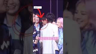 Download lagu Baekhyun calling Taeyeon on stage  😍❤️ mp3