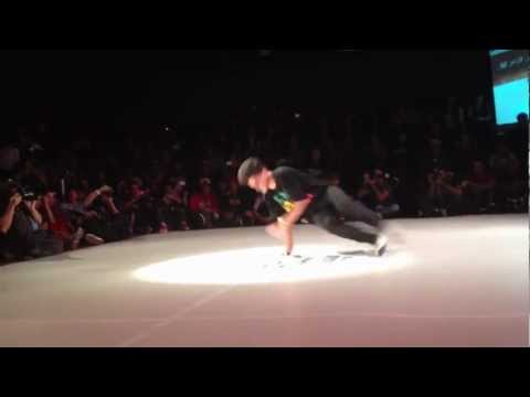 Red Bull BC one Cypher Brasília Brasil 2012 - Robin vs Ciclone