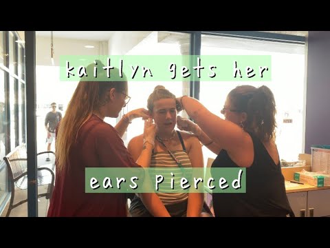 KAITLYN GETS HER EARS PIERCED | sydney anastasia