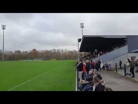 Brønshøj BK - Taarnby FF 2-0 spillerne kommer ud på Tingbjerg Ground 12.11.2022