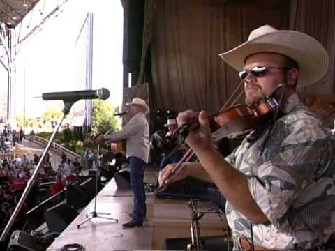Alan Jackson - Chattahoochee (Live at Farm Aid 2000)