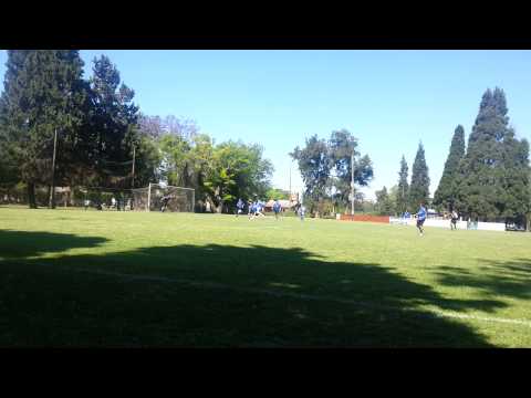 El casi gol de Macabi... por Ema Caire