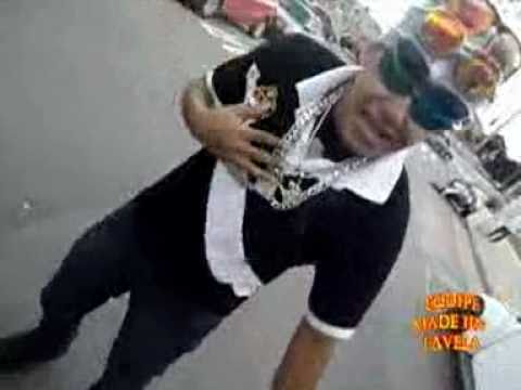 MC MICHEL E MC TAVINHO   O BONDE TA VINDO VIDEO OFICIAL 2011 .