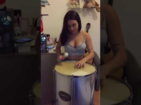 Elegante e sem excessos. Salve o Samba!