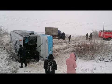 Рано утром под Астраханью перевернулся автобус с 35-ю пассажирами