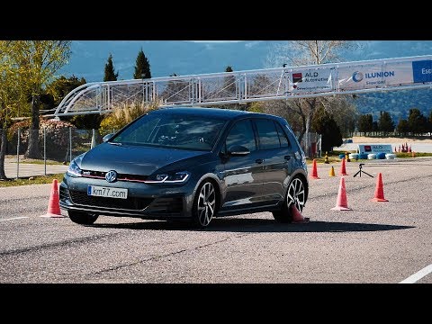 Volkswagen Golf GTI 2017 – Maniobra de esquiva (moose test) y eslalon | km77.com