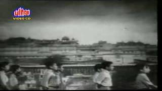 "Aao Bachho Tumhe Dikhayen" :: JAGRUTI (1954) - YouTube