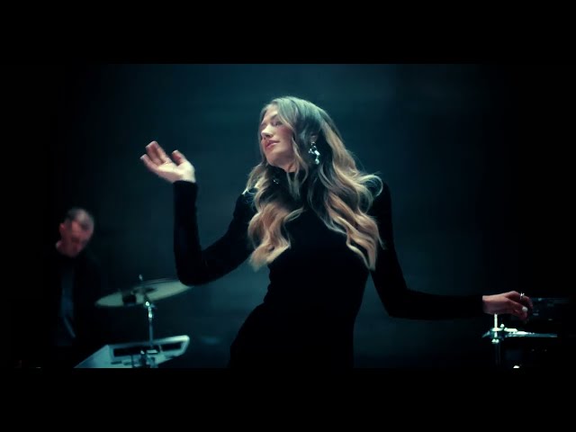 Tell Me Where U Go von Clean Bandit & Tiesto & Leony ((jetzt ansehen))