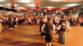 preview picture of video 'Vídeo da Apresentação na Oktoberfest do Grupo Folclórico do bairro Velha Central em Blumenau.'