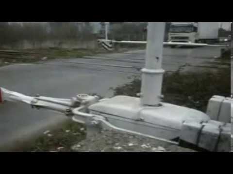 Passaggio a Livello di Via Isernia a Palma Campania con le fs 64