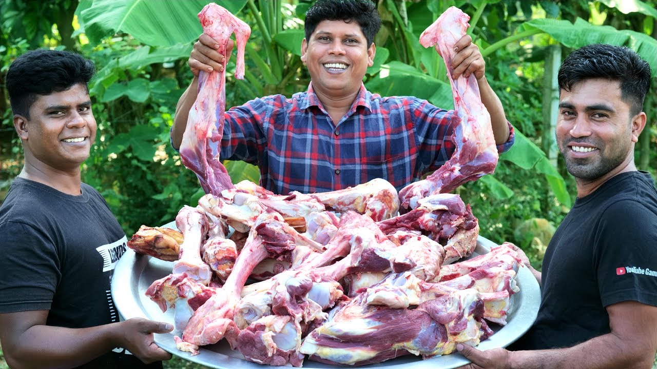 വയനാടൻ പോത്തും കാൽ റെസിപ്പി | എന്റെ പൊന്നേ പൊളിസാനം | Yummy Beef Leg Recipe | Cooking In Our Village