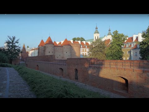 Warsaw - 4K - City walk on the streets of Warsaw Old Town.