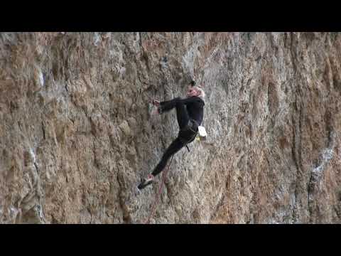Janja Garnbret onsighting American Hustle 8c