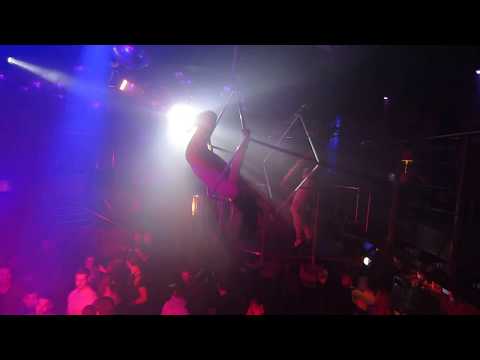 aerial cube for Duplex Oxo party - red costume