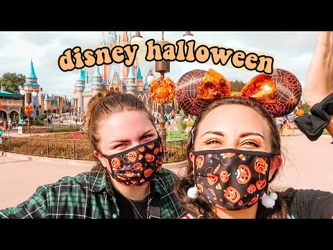 HALLOWEEN AT DISNEY 2020 // spooky magic kingdom + all the new halloween merch