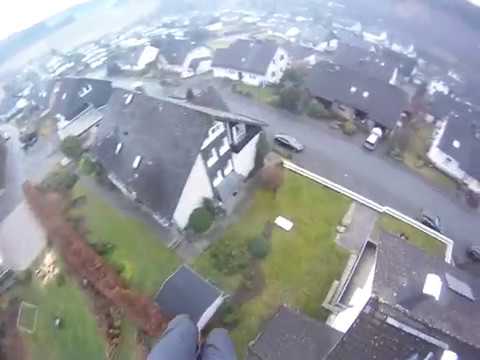 Gleitschirmfliegen im Sauerland - Notlandung in Bruchhausen