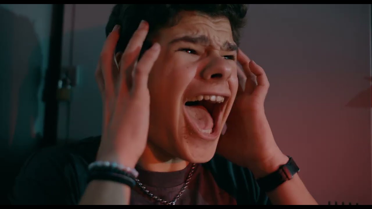 Borbulha / Pimple - trailer (short film)