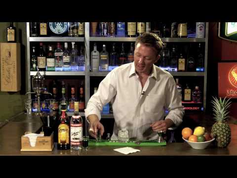 🔥 How to Make a Black Russian – The Bold & Classic Cocktail! 🖤🍸